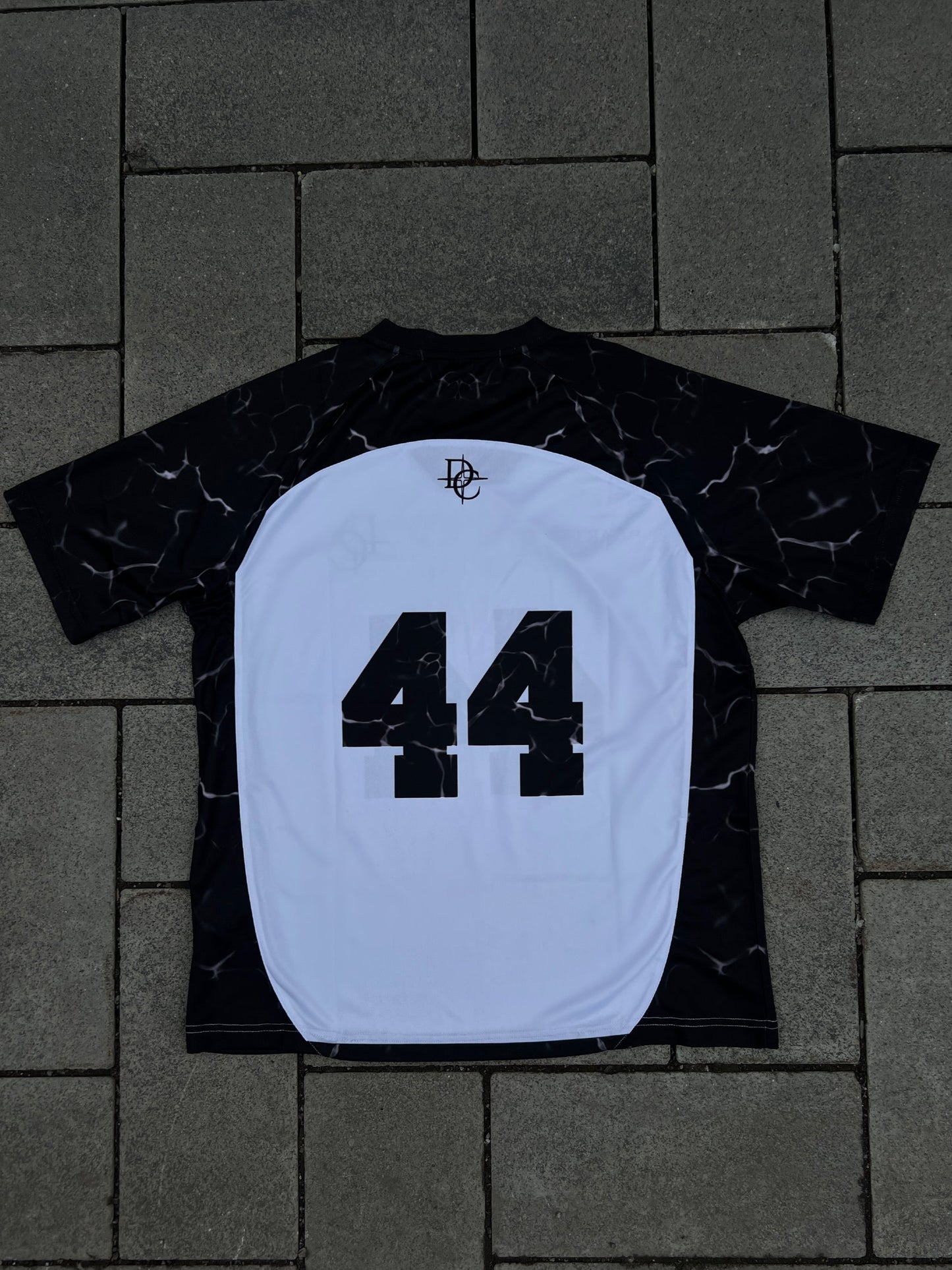 Jersey blanco y negro
